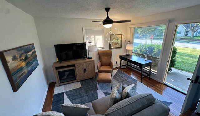 Modern 1 Bedroom Apartment in Plainfield Indiana Near Parks and Indianapolis Airport in Plainfield