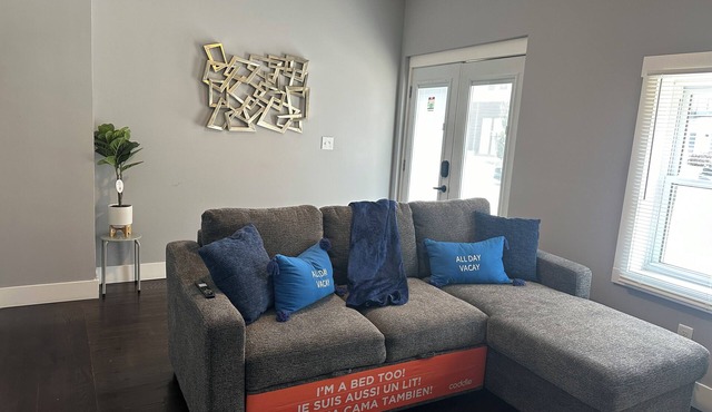 Modern 2 Bed/2 Full Bath Retreat with King Bed in Cincinnati
