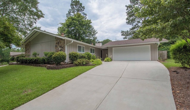 Modern 3-bedroom ranch in quiet Peachtree City neighborhood near shopping