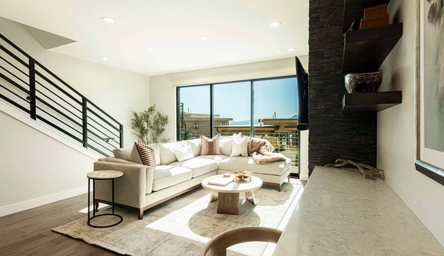 Modern 3BR Hideout Vista Retreat w/Hot Tub 10 Min to Park City & Jordanelle in Hideout