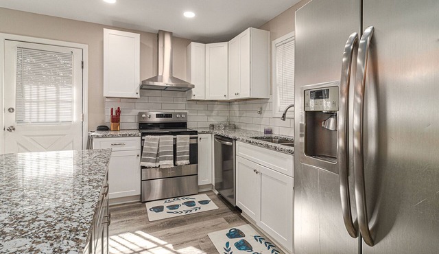 Modern 3BR Retreat with Huge Yard & Grill - Sleeps 8 close to ATL Airport