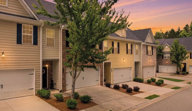 Modern Dallas Retreat ~ Spacious 3BR + 2.5BA