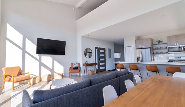 Modern Lakehouse with private heated pool near New Buffalo in Stevensville
