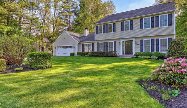 Modern Oasis-Pool, Hot-tub, Bar near Saratoga in Ballston Spa