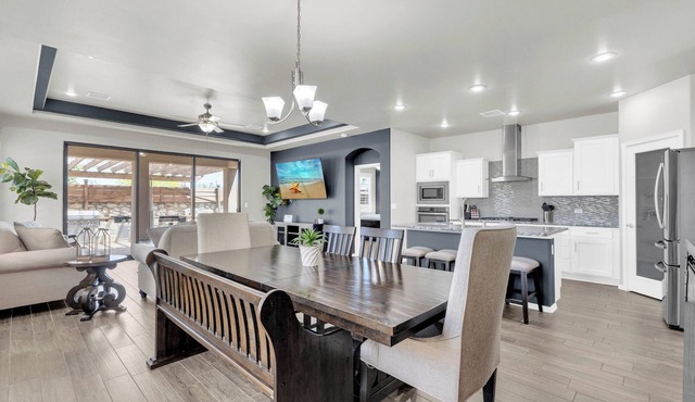 Modern Spacious Family Retreat- Comfort & Style Await in El Paso