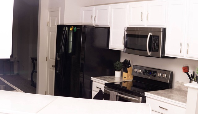 Modern & Spacious Townhome in University Area