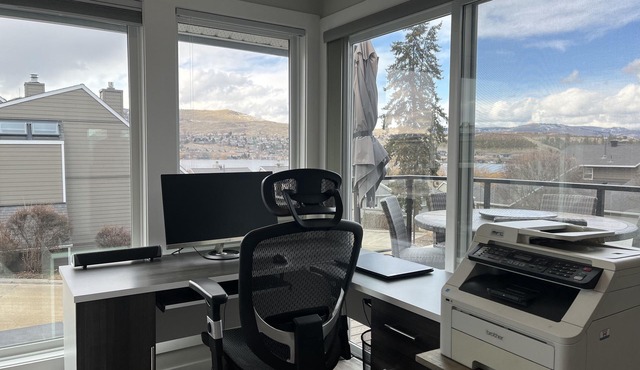 Modern Townhome on Kalamalka Lake, Private Boat Moorage. in Coldstream