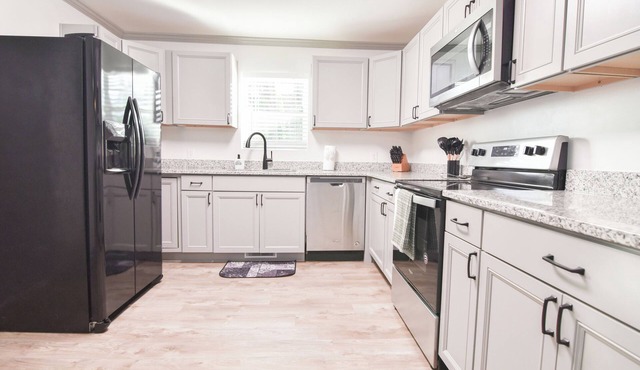 Moody 3BD near Riverwalk, BMX & I-77nn