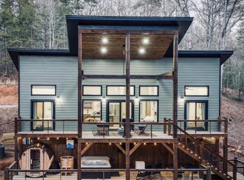 Mountain Spa Cabin- Massages, Hot Tub, Sauna, Cold Plunge