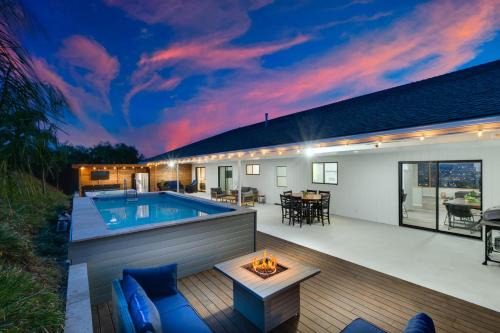 Mountain View 10BR Sleeps 31 Pool Spa Games in El Cajon