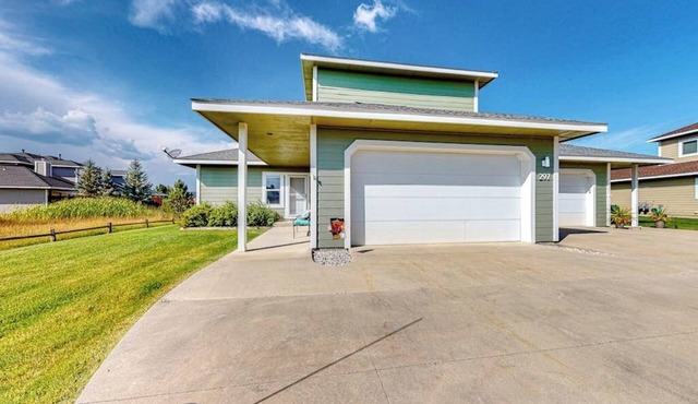 Mountain-view getaway with deck, pellet grill, fireplace, central AC, & WiFi in Pagosa Springs