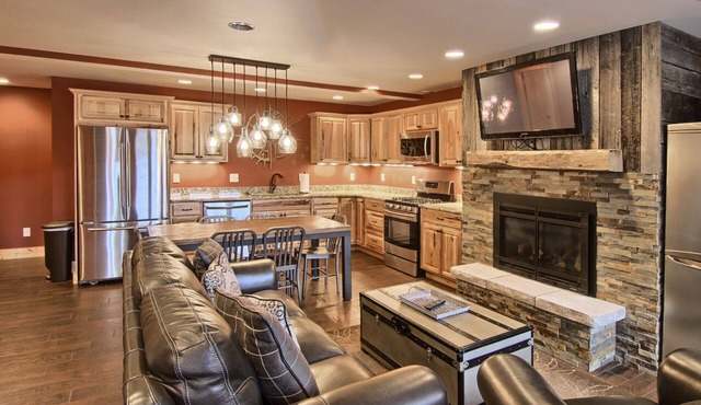 Mountain Villa 342 H | Gas Fireplace | Walk to Slopes | 3 Bedroom in Boyne Falls