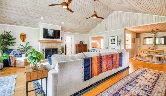 Mtn Views, Deck, Porches & Patio: Asheville Escape