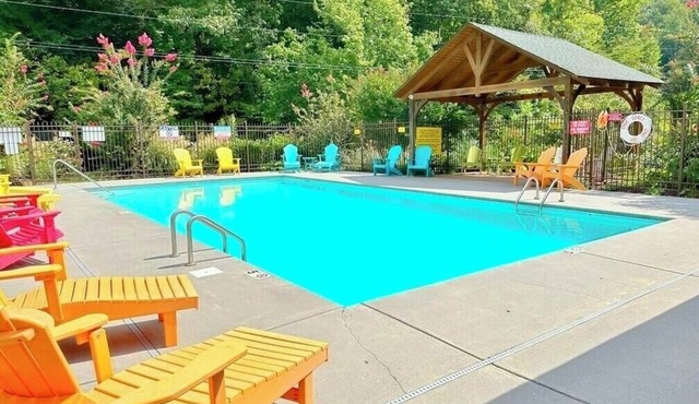🐻NEAR SEVIERVILLE CONVENTION CTR-5 Stars, Loft, Com. Pool, Hot Tub & Pool Table🐻