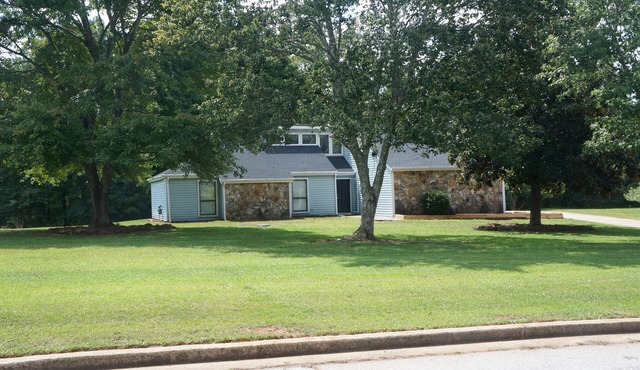 Near Trilith Studios, Piedmont Fayette Hospital, and convenient to Atlanta