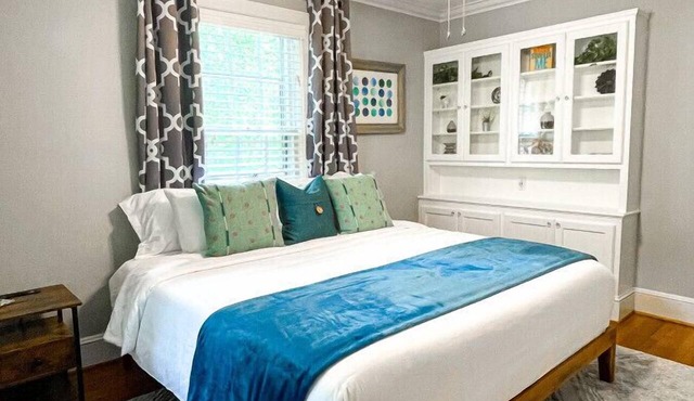 Near Uptown Parks Cozy Retreat Free Parking