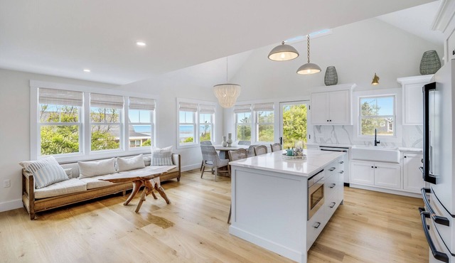 New Beautifully Designed Home with Private Beach Access in Eastham
