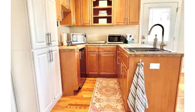 New! East West Nest ~ Walkable ~ Private ~ Stylish