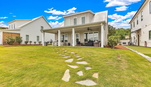 New! Lake It Easy at Lake Martin! 4BR/3.5BA with beach area, small pets ok!