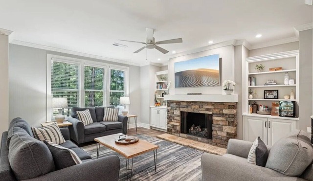 New Listing! 2 Bed/2Bath Condo Lake view near The Ritz-Carlton