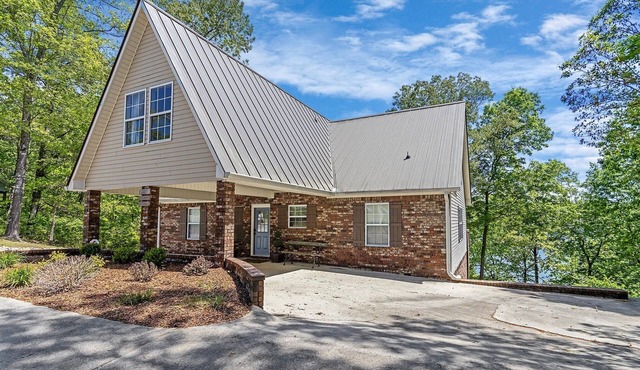 NEW LISTING Beautiful Lake Front Home on Smith Lake. Year Round Water!