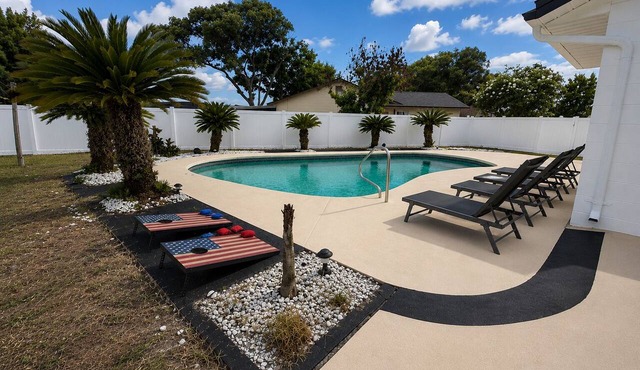 New - Sleeps 10 Private Pool and Fenced Yard