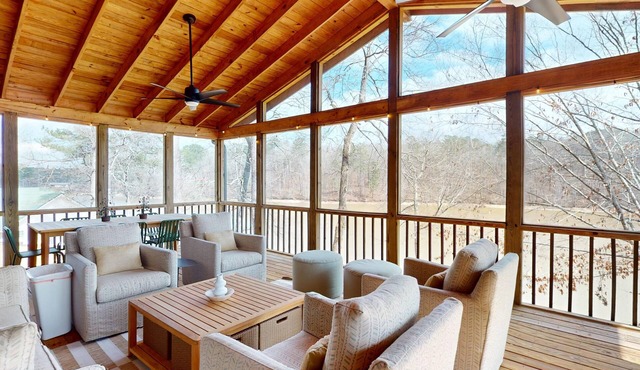 New! Tree Tops: Quiet & Newly Renovated retreat with gorgeous waterfront on Lake Martin.