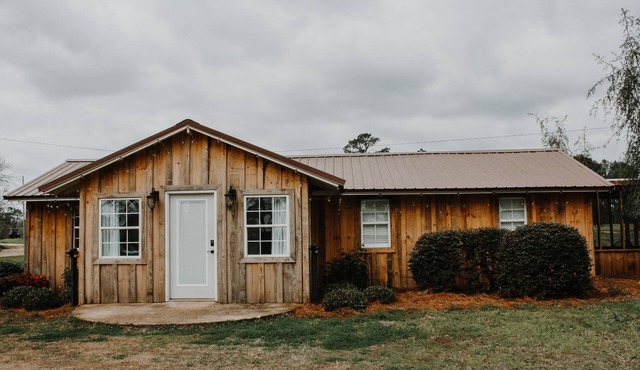 Nubbintown Honey House Romantic Getaway Farm Stay