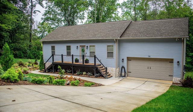 Oasis Getaway - Comfort and relaxation away from it all yet close to everything!