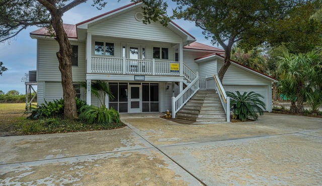 Oceanfront on the St. Helena Sound; Expansive Beach & Ocean Views; Screened Porch; Cable TV/WiFi
