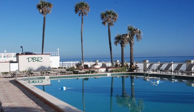 Oceanfront Private Balcony Overlooks Heated Pool