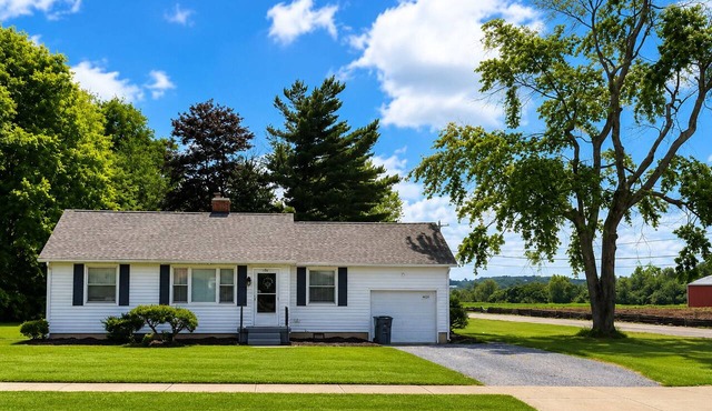 Olivet Cottage, Sleeps 14, Family Retreat Minutes from Paducah in Paducah