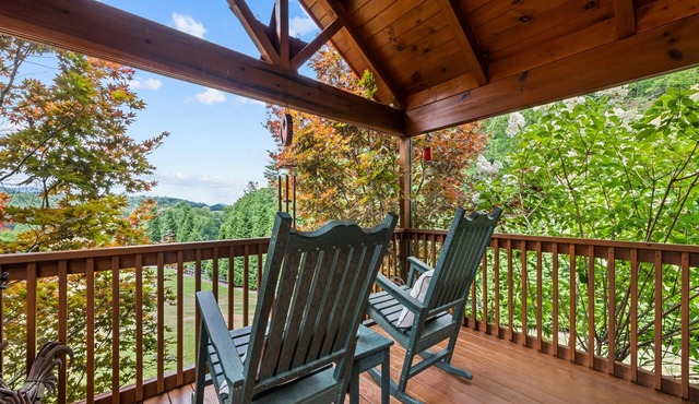 One Bedroom Cabin 43 Acre Retreat Pets OK- Fenced, Private, Views, Internet
