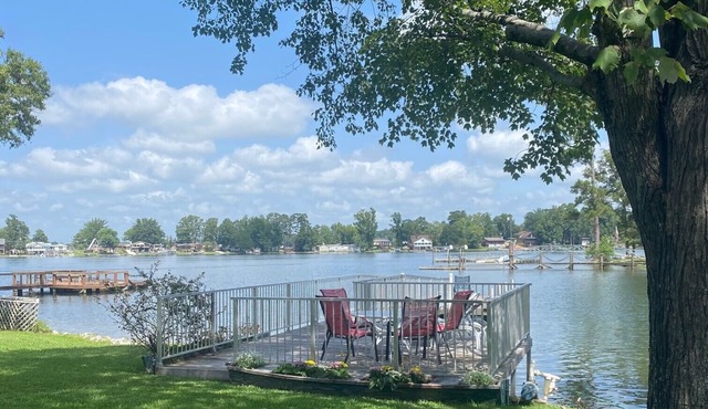 "Our favorite house on Lake Murray" with private dock in quiet cove, sleeps 8.