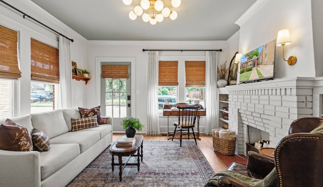 Out the Door, Into Downtown-Charming Historic Duplex