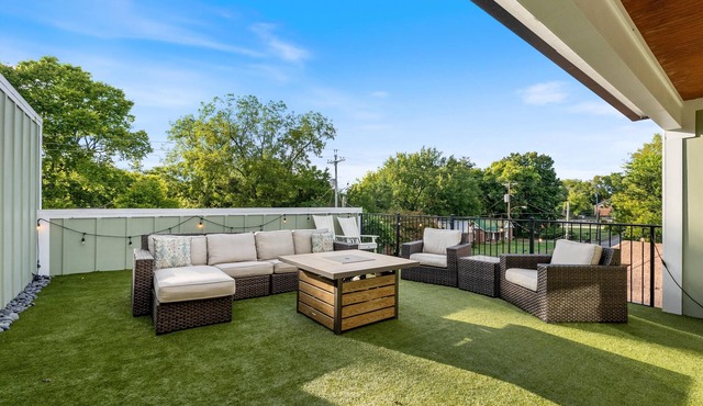 Outdoor Oasis +Fire Pit + Game Room + Sleeps 10 in Murfreesboro