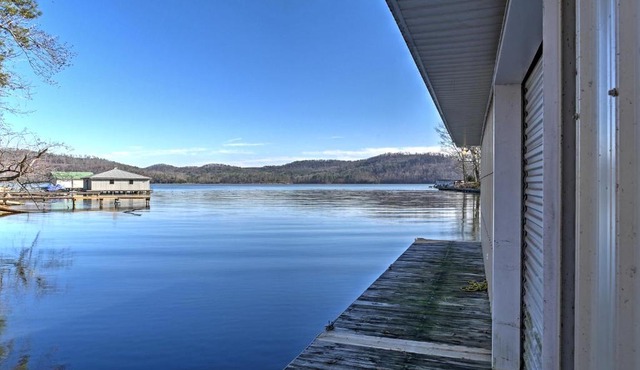 'Paradise Cove' Cabin w/Boathouse & Dock