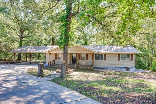 Peaceful Alabama Vacation Rental w/Large Deck