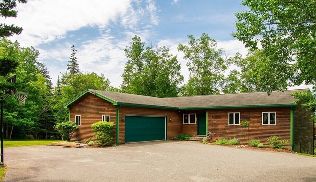 Peaceful, clean, spacious, comfortable on 2 acres. Free Acadia pass w/4nights!
