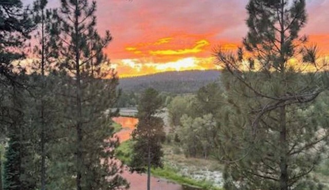Peaceful Riverfront Getaway with Incredible Sunsets in McCall