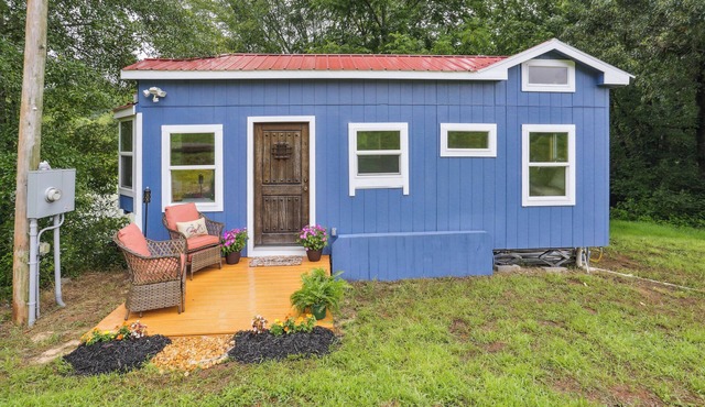 Pendergrass Tiny Home Cabin on Pond w/Fire Pit! in Pendergrass