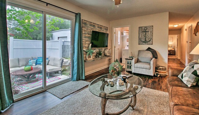 Pensacola Home w/ Furnished Patio ~ 1 Mi to Bay!