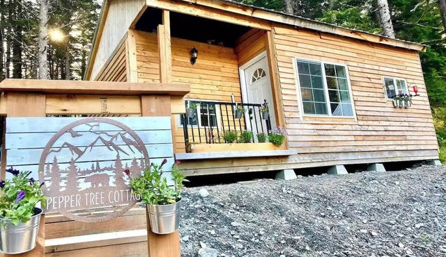 Pepper Tree Cottage - Breakfast Included in Seward