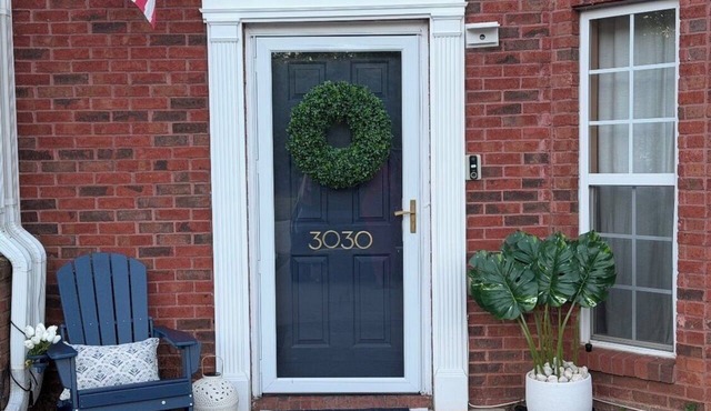 Perfect 3-bedroom townhome with AC in charming Decatur