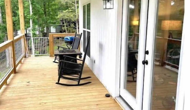 Pet friendly-Crane Hill Cottage at Smith Lake