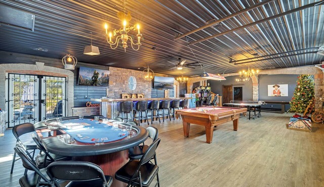 Pickleball, theater, game room, hot tub, & gym! in Stroudsburg