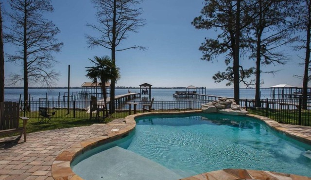 Pier - Pool - Pet Friendly - Waterfront - 3-bedroom house on Perdido Bay.