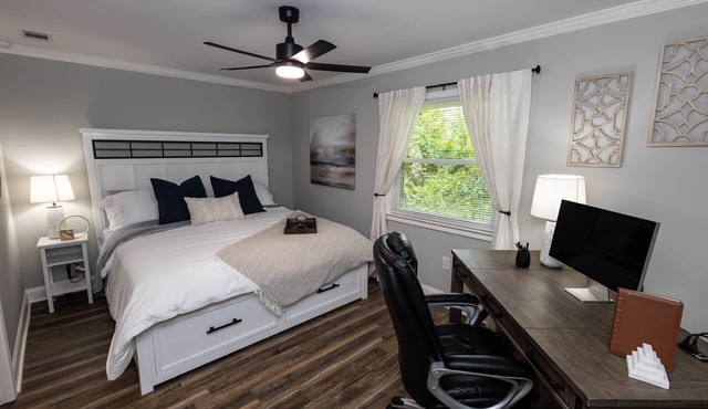 Pines at 5 Corporate Furnished Rentals Suite 127
