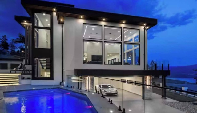 Pool | Hot Tub | Lakeview | Poker Table | King Bed in West Kelowna