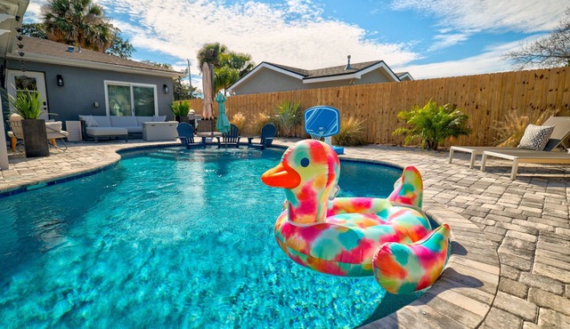 Pool, Hot Tub & Putting Greens Near Beach